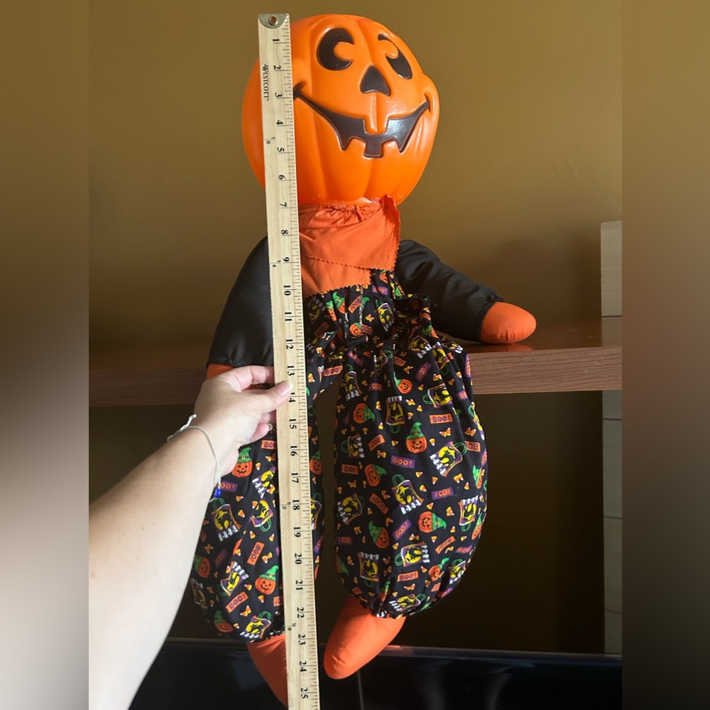 Pumpkin head shelf sitter / Halloween decor ๐ - Picture 2 of 11
